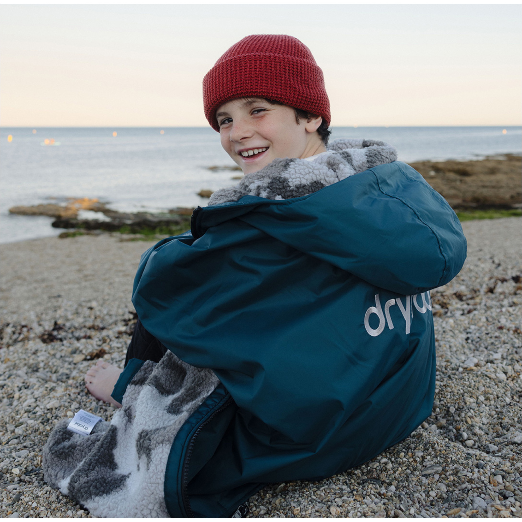 2026 Dryrobe Junior Advance Long Sleeve Changing Robe V3KSLSDA - Deep Sea Blue Sand Camo